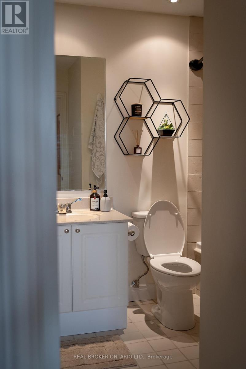 404 - 1 Leaside Park Drive, Toronto, Ontario  M4H 1R1 - Photo 17 - C12293193