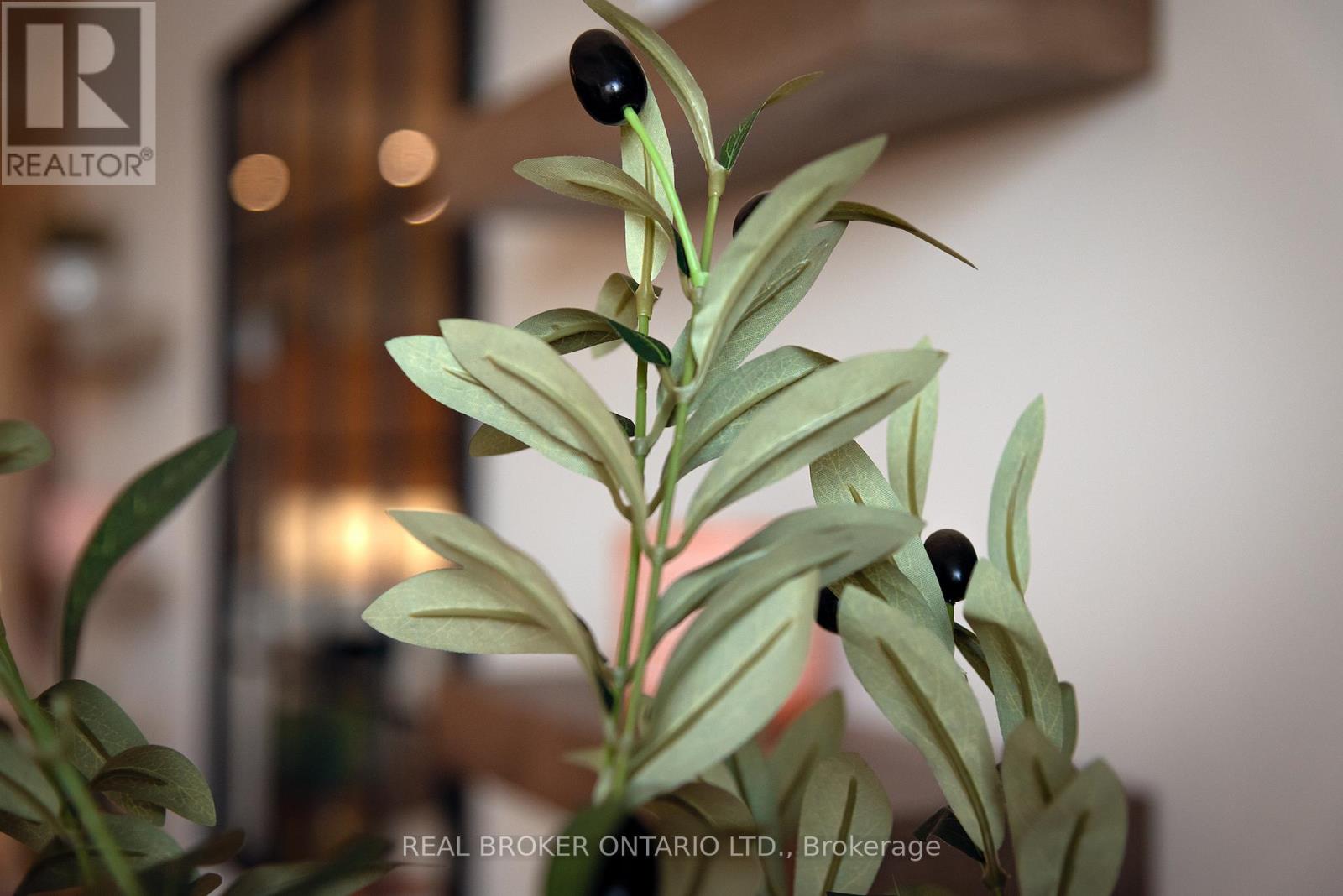 404 - 1 Leaside Park Drive, Toronto, Ontario  M4H 1R1 - Photo 19 - C12293193