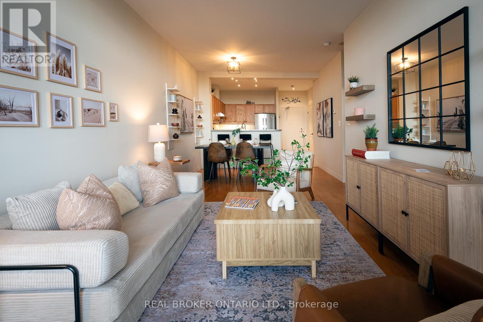 404 - 1 Leaside Park Drive, Toronto, Ontario  M4H 1R1 - Photo 2 - C12293193