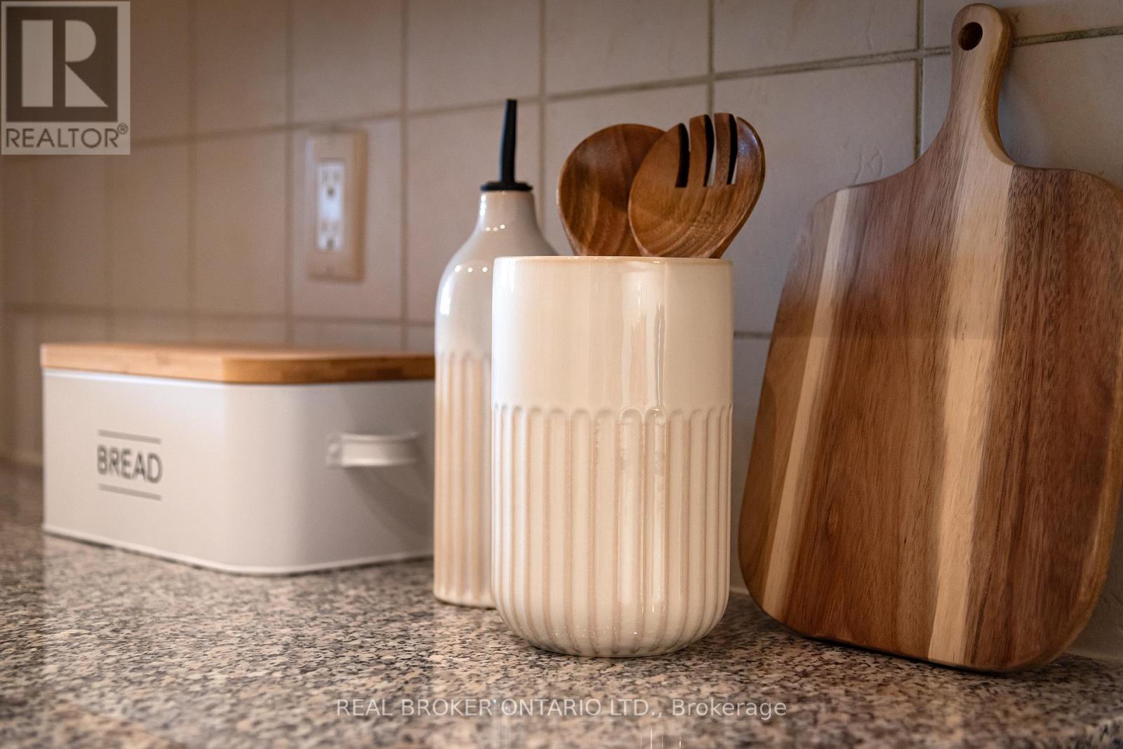 404 - 1 Leaside Park Drive, Toronto, Ontario  M4H 1R1 - Photo 23 - C12293193