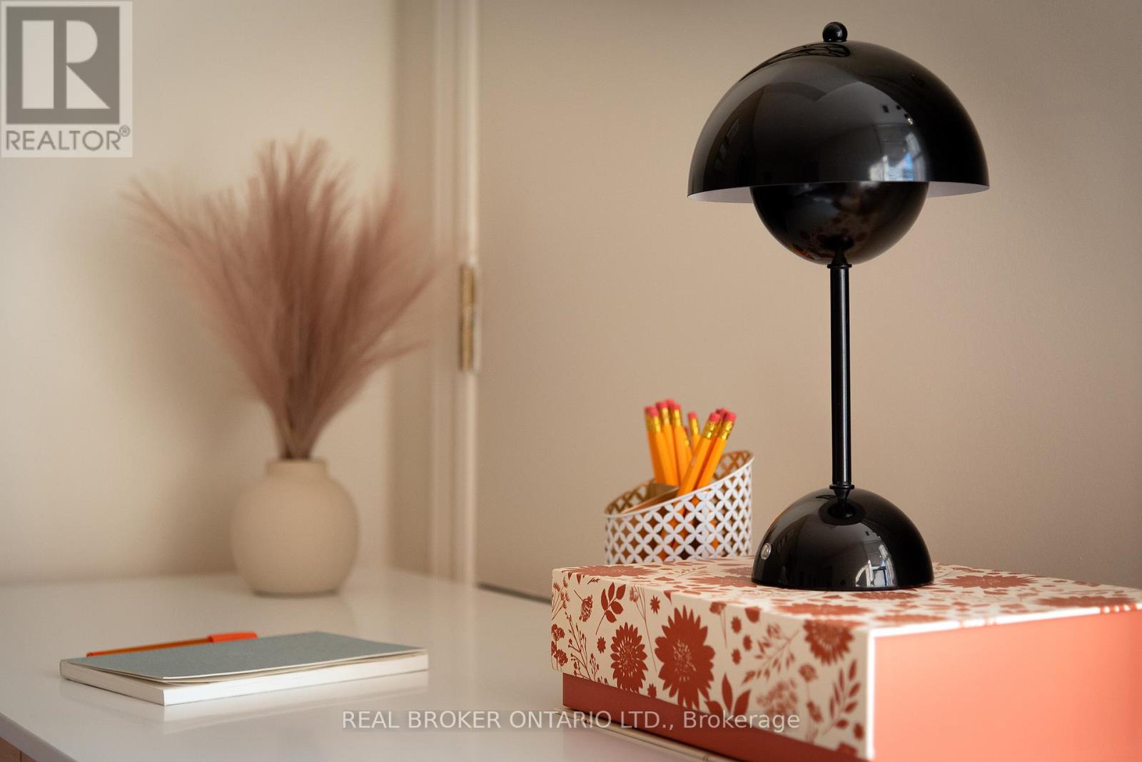 404 - 1 Leaside Park Drive, Toronto, Ontario  M4H 1R1 - Photo 25 - C12293193