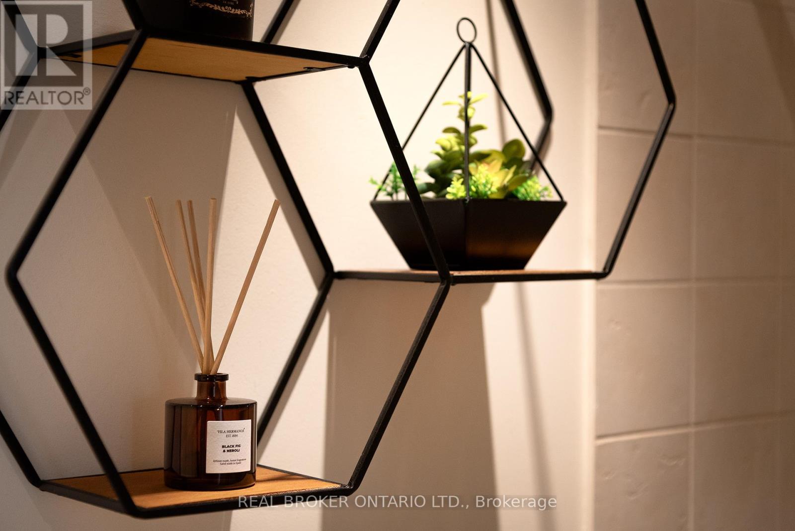 404 - 1 Leaside Park Drive, Toronto, Ontario  M4H 1R1 - Photo 26 - C12293193