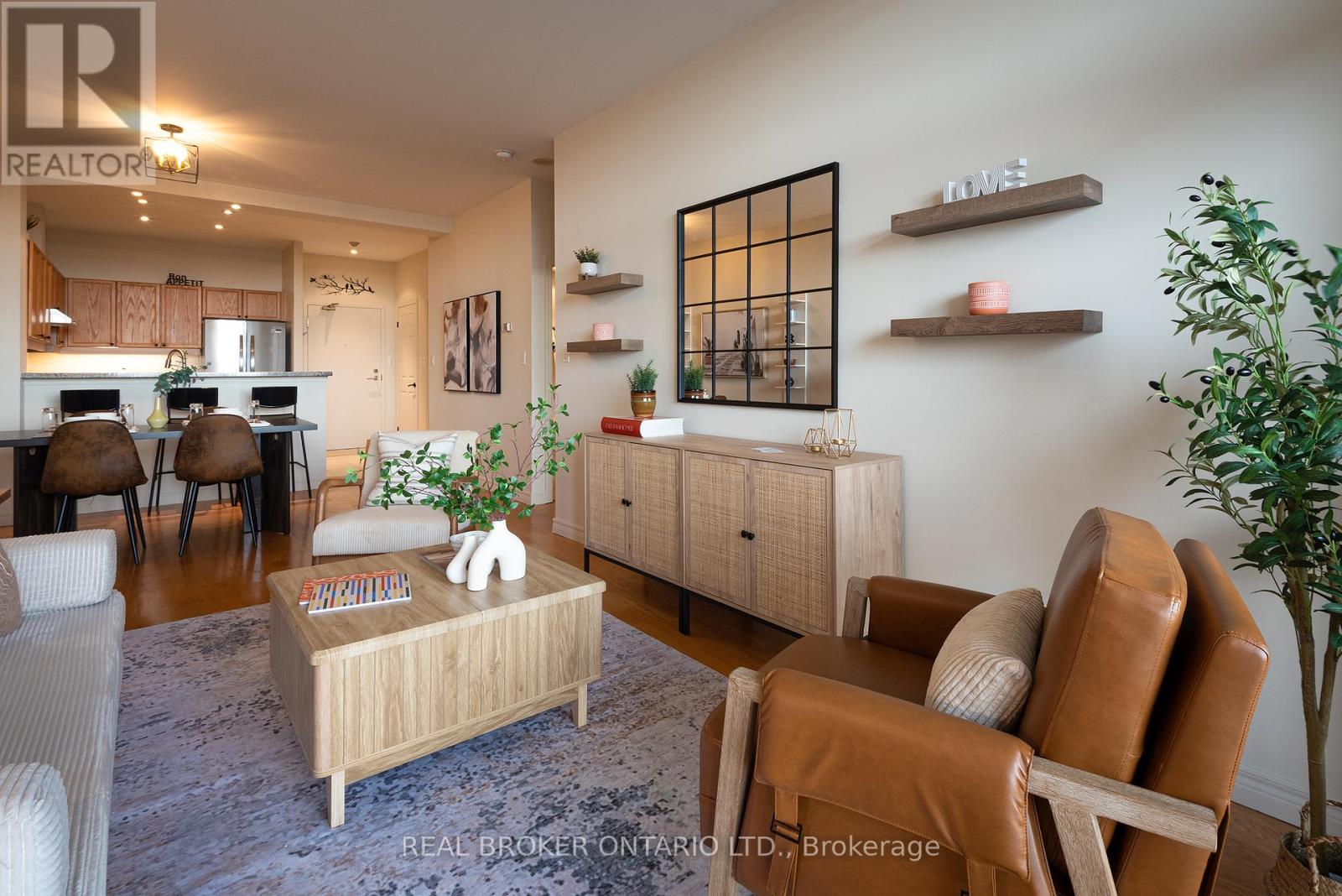 404 - 1 Leaside Park Drive, Toronto, Ontario  M4H 1R1 - Photo 3 - C12293193