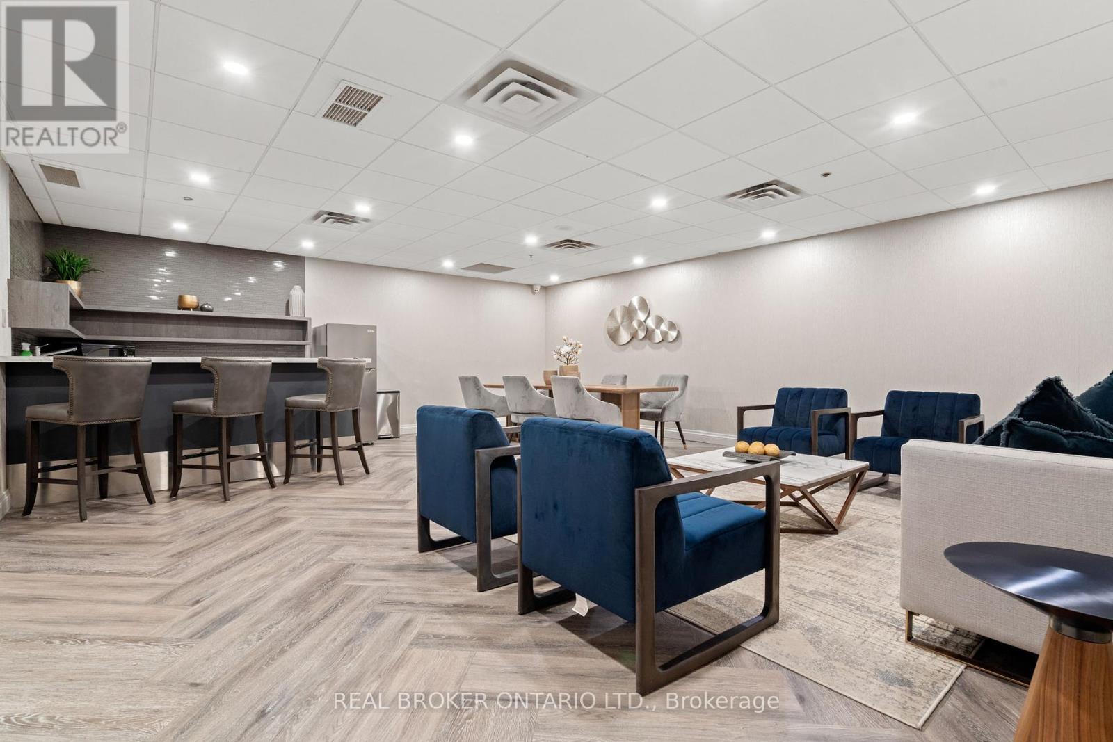 404 - 1 Leaside Park Drive, Toronto, Ontario  M4H 1R1 - Photo 30 - C12293193