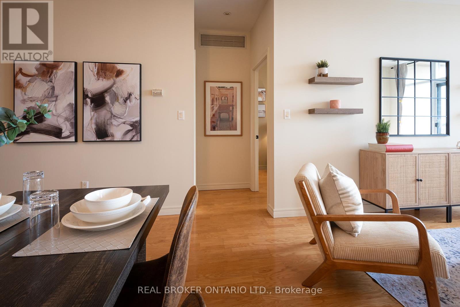 404 - 1 Leaside Park Drive, Toronto, Ontario  M4H 1R1 - Photo 8 - C12293193