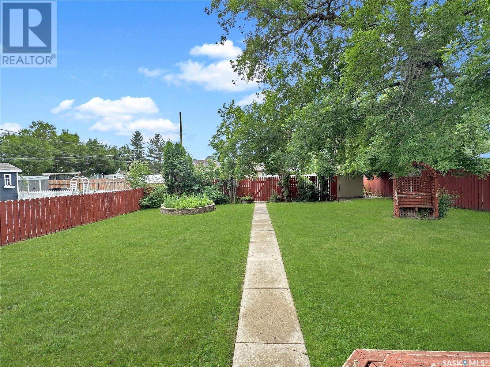 Property at 621 Broadway STREET W image 2