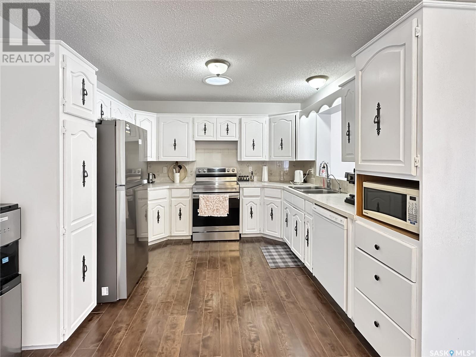 Property at 621 Broadway STREET W image 5