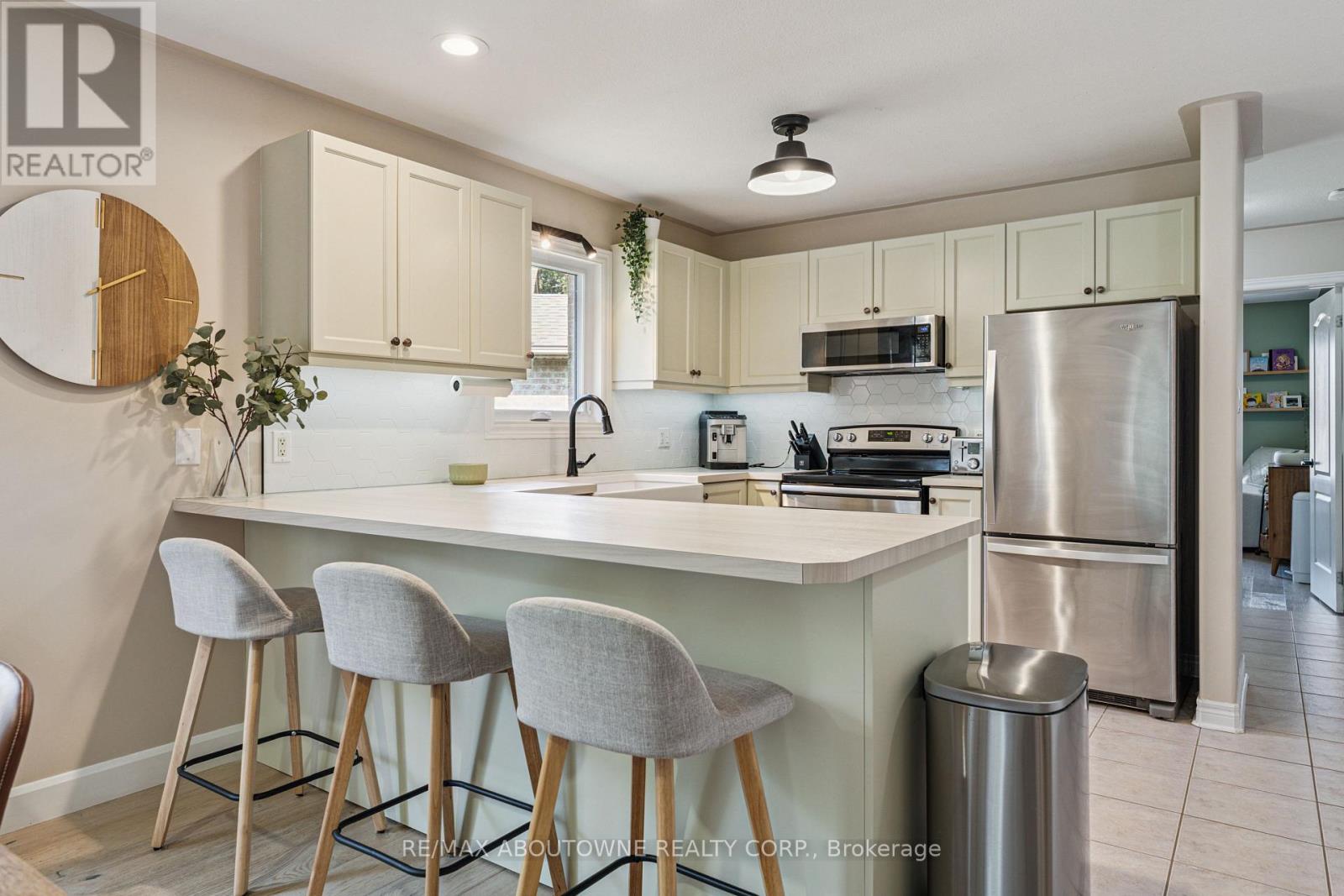 66 Bridgewater Court, Welland, Ontario  L3C 7M6 - Photo 6 - X12291101