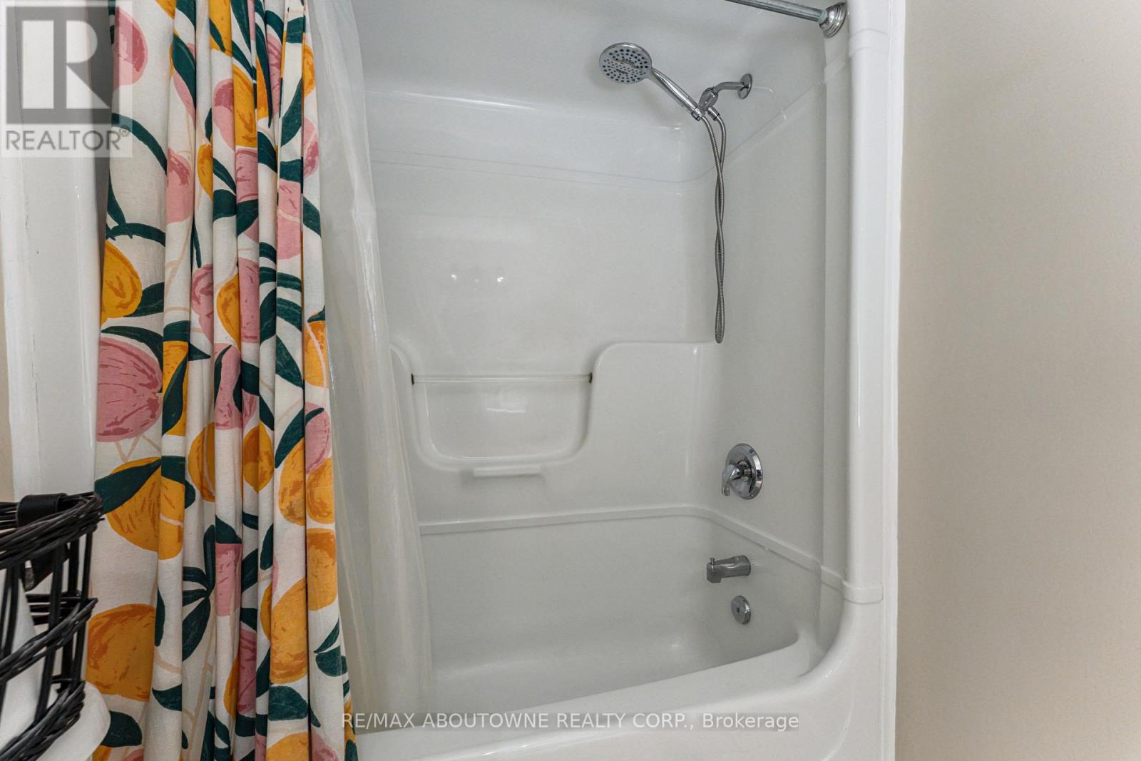 66 Bridgewater Court, Welland (N. Welland), Ontario  L3C 7M6 - Photo 17 - X12291101