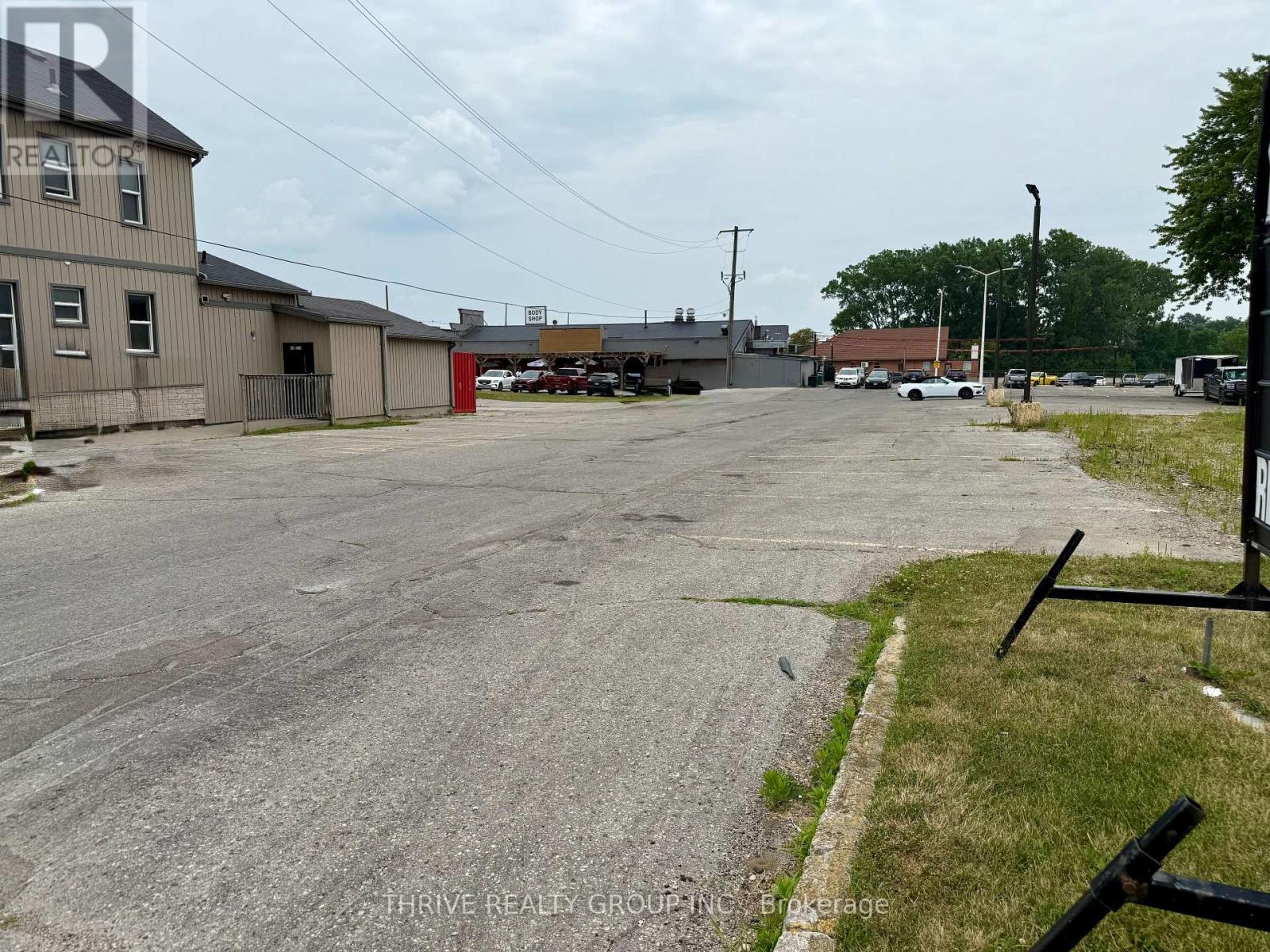 690 Hale Street, London East, Ontario  N5W 1H4 - Photo 3 - X12293421