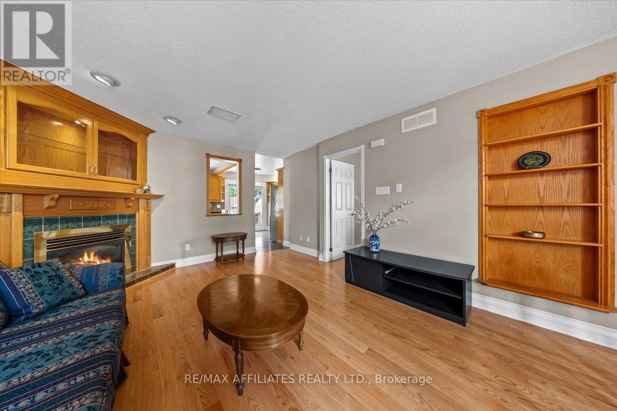 1694 Toulouse Crescent, Ottawa, Ontario  K1C 6K3 - Photo 7 - X12293379