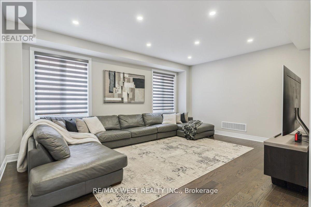 39 Condor Way, Vaughan (Kleinburg), Ontario  L4H 4N1 - Photo 6 - N12293190