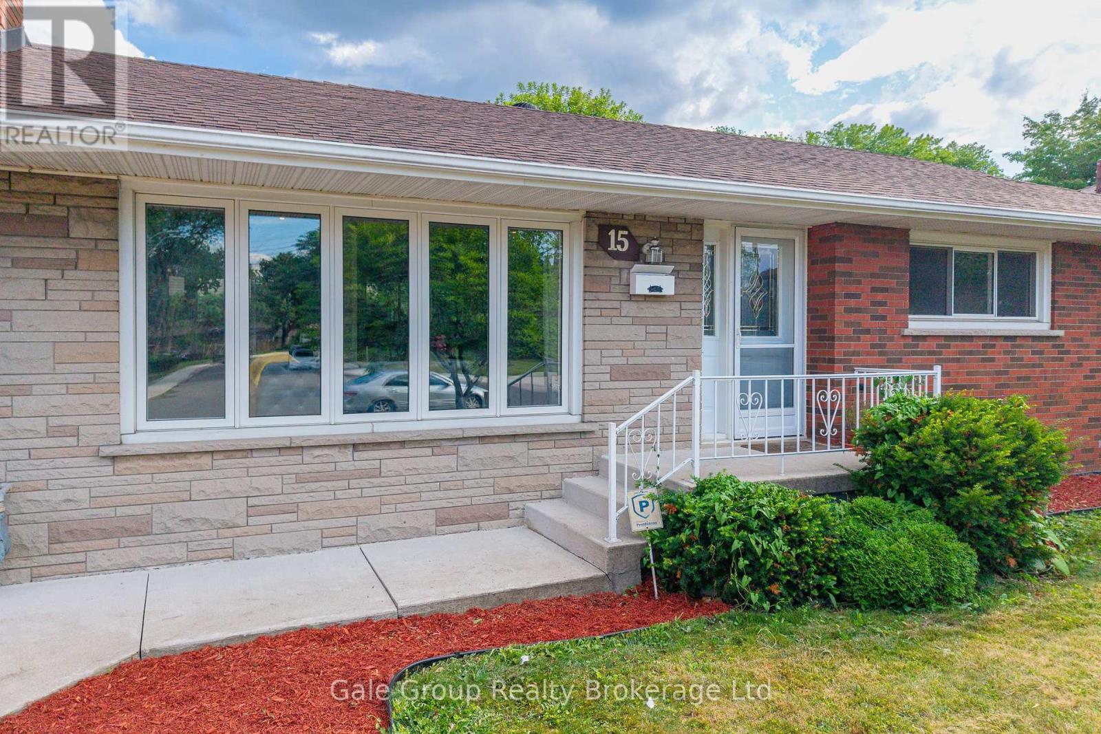 Property at 15 KELVIN COURT image 1
