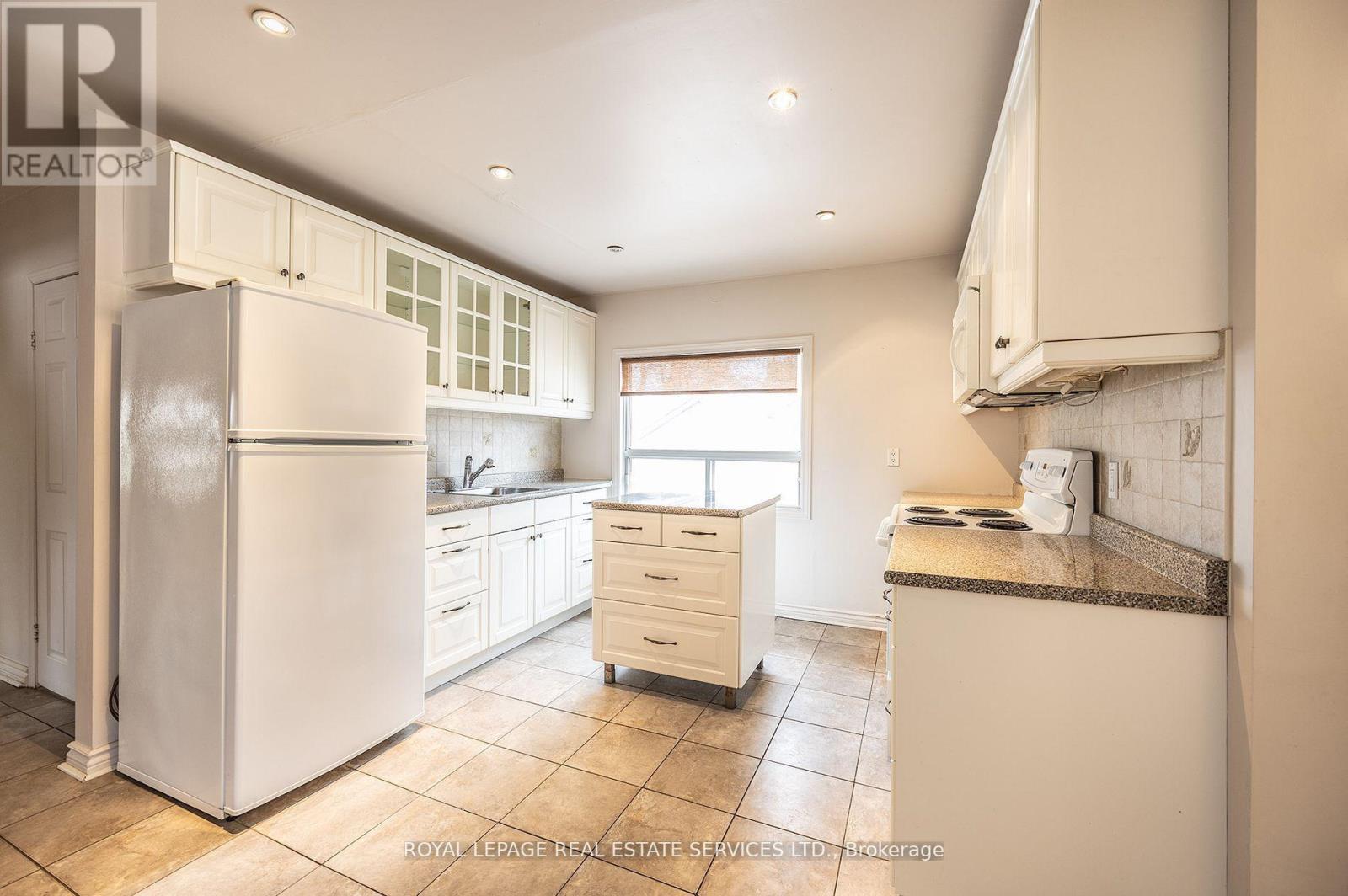 1361 Kenmuir Avenue, Mississauga, Ontario  L5G 4B3 - Photo 10 - W12293180