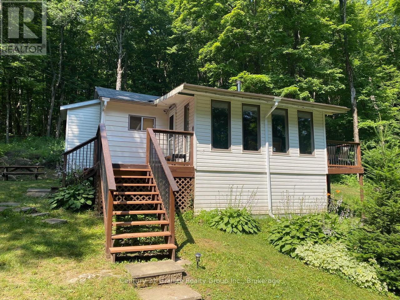 1013 Miskwabi Lake Road, Dysart Et Al, Ontario  K0M 1S0 - Photo 2 - X12293344