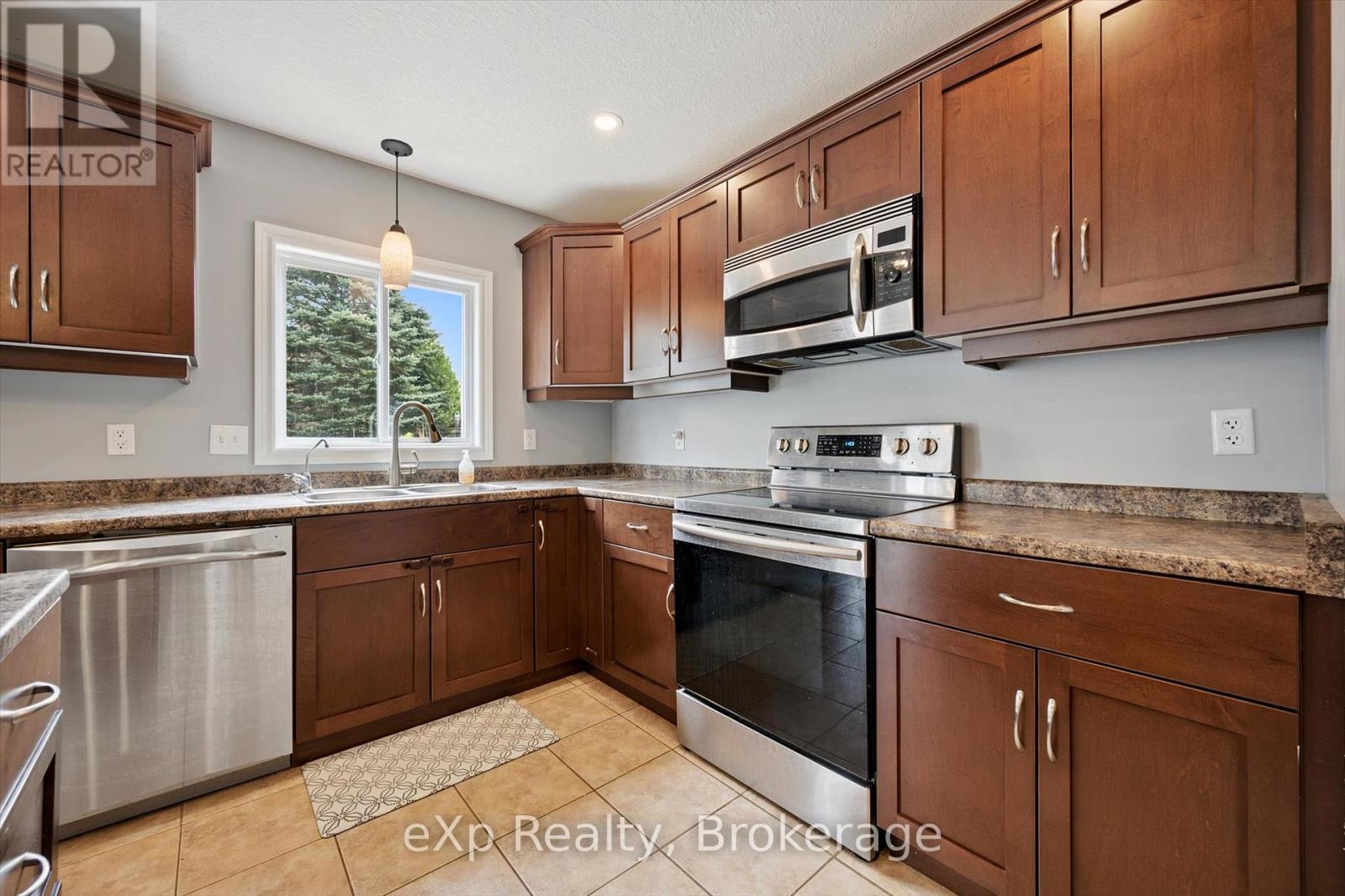 128 Winston Street, Guelph/eramosa, Ontario  N0B 2K0 - Photo 12 - X12293386