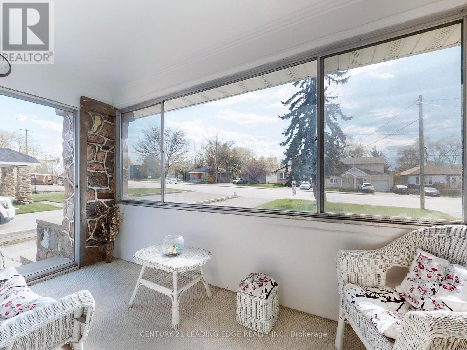 Property at 393 THE QUEENSWAY S image 5