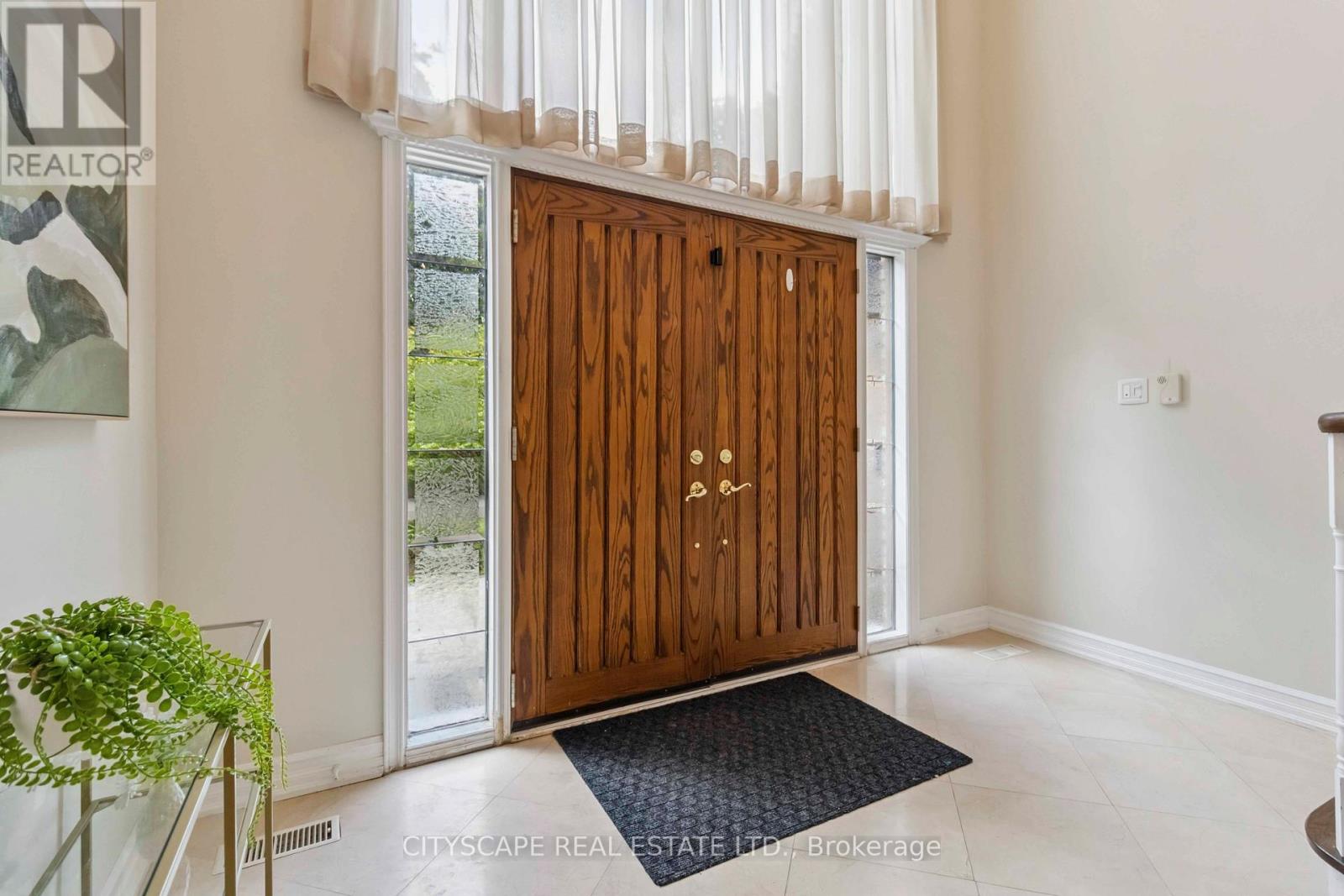 1836 Friar Tuck Court, Mississauga, Ontario  L5K 2L4 - Photo 6 - W12291825