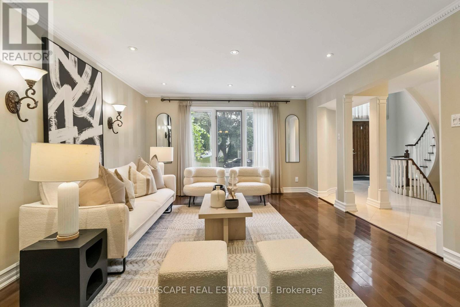 1836 Friar Tuck Court, Mississauga, Ontario  L5K 2L4 - Photo 8 - W12291825