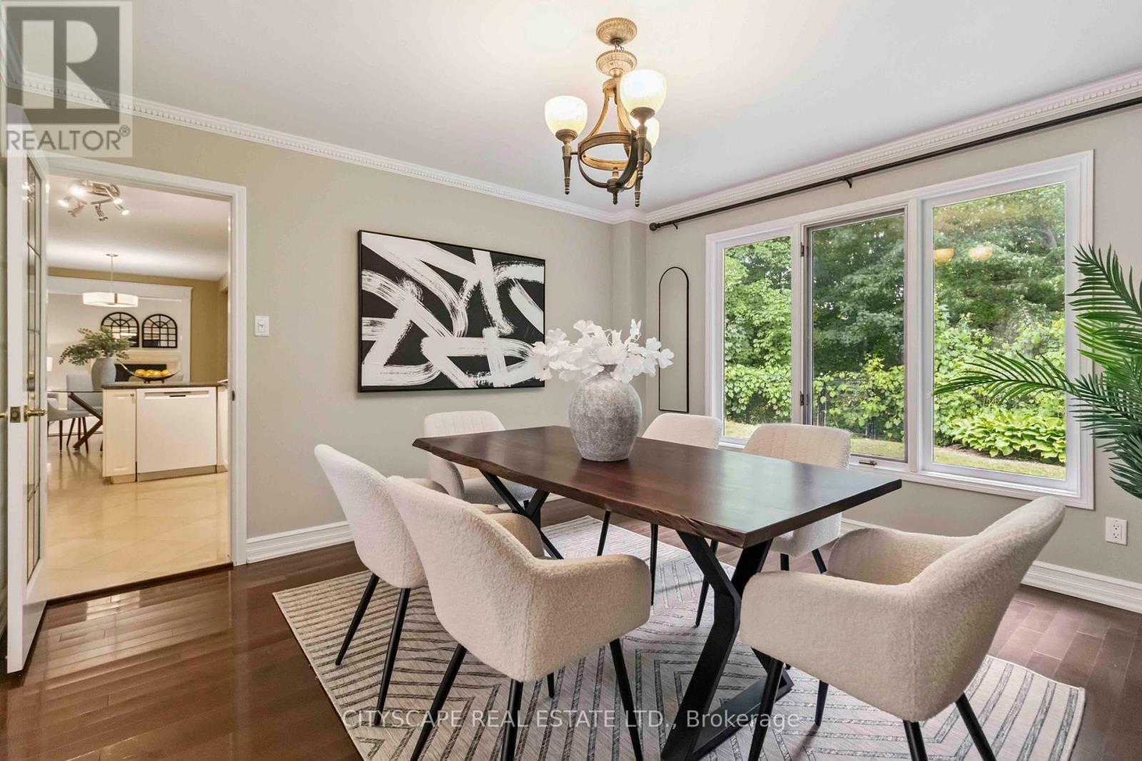 1836 Friar Tuck Court, Mississauga, Ontario  L5K 2L4 - Photo 9 - W12291825