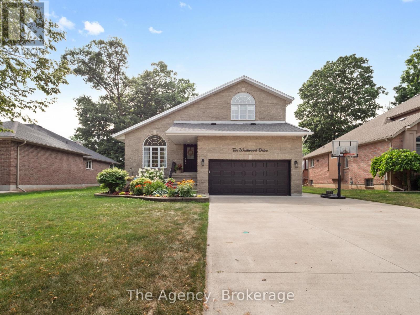Property at 10 WESTWOOD DRIVE image 2