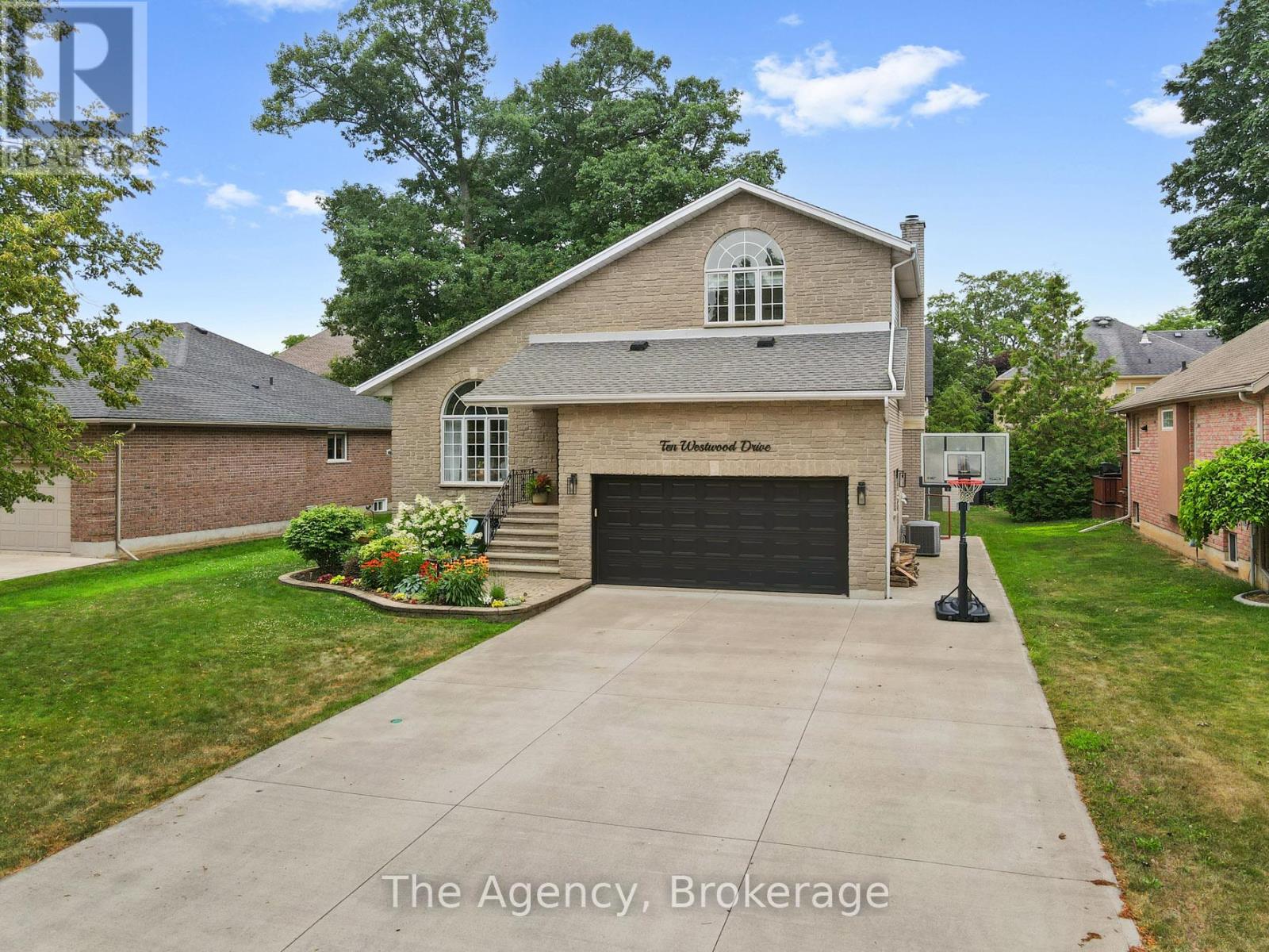 Property at 10 WESTWOOD DRIVE image 3