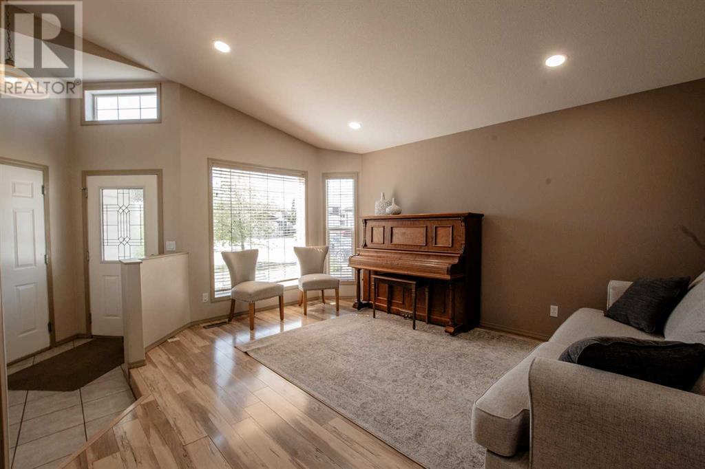 Property at 81 Pinnacle Crescent image 3