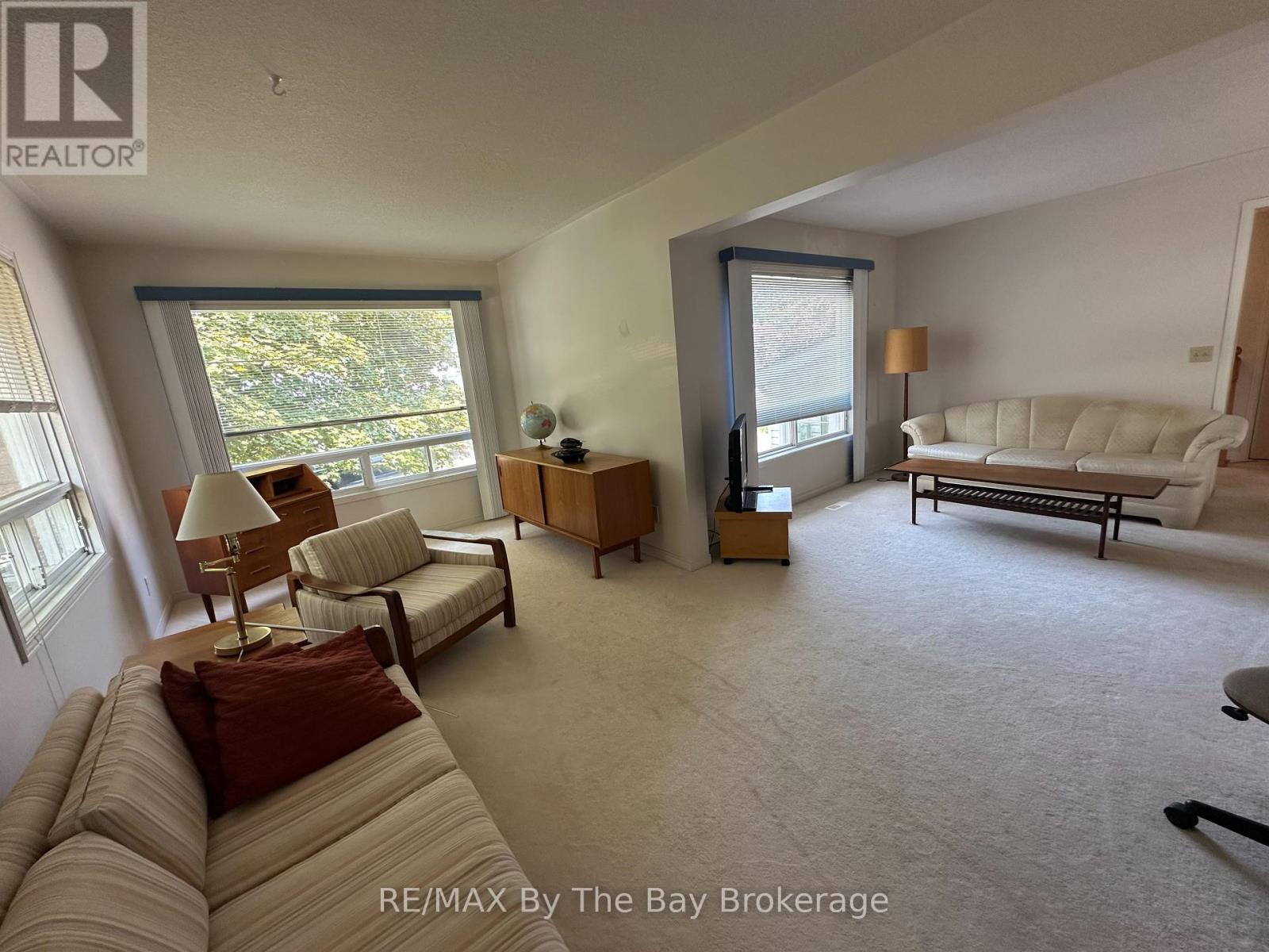 47 Dyer Drive, Wasaga Beach, Ontario  L9Z 1E2 - Photo 6 - S12293458