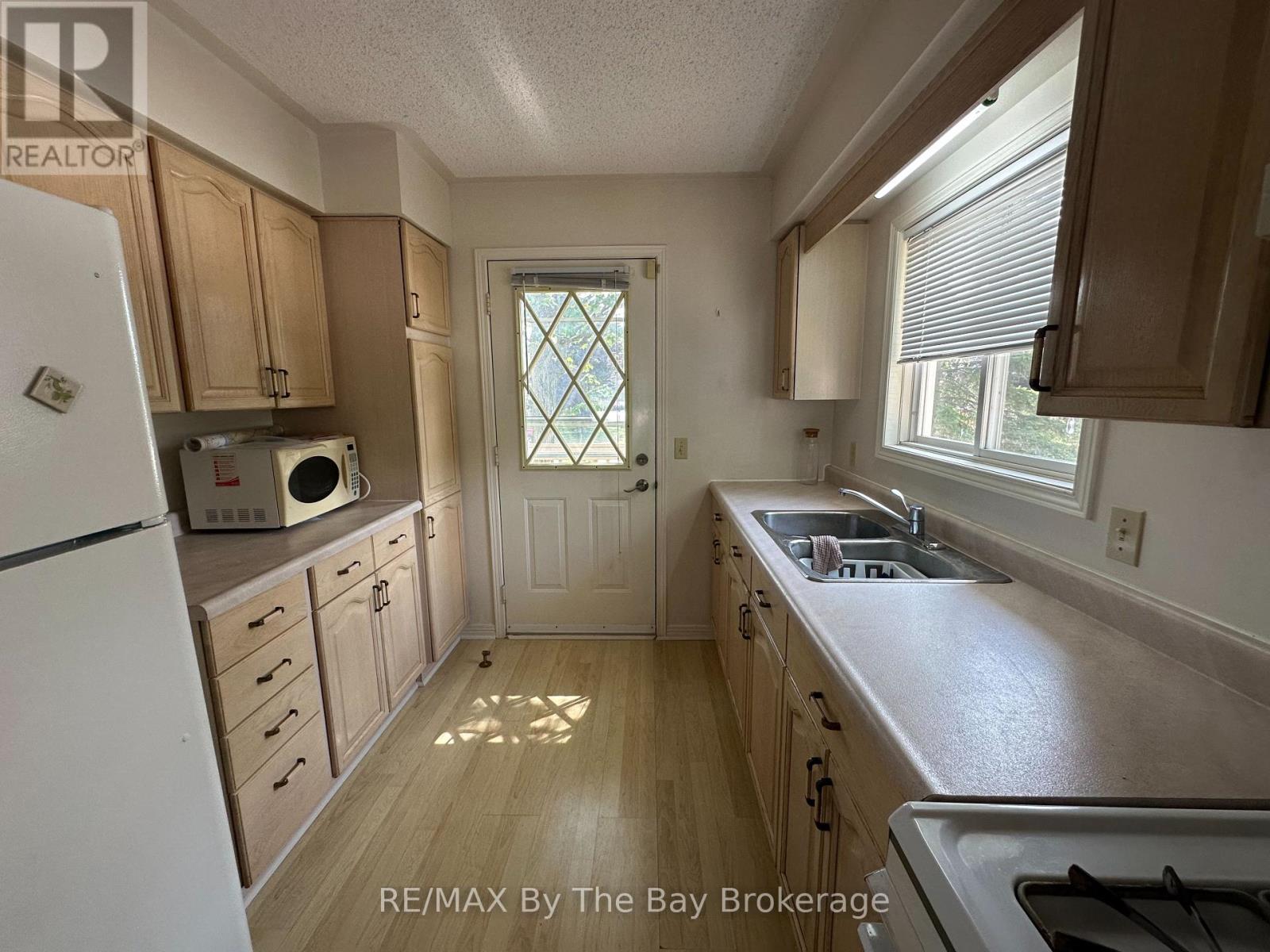 47 Dyer Drive, Wasaga Beach, Ontario  L9Z 1E2 - Photo 7 - S12293458