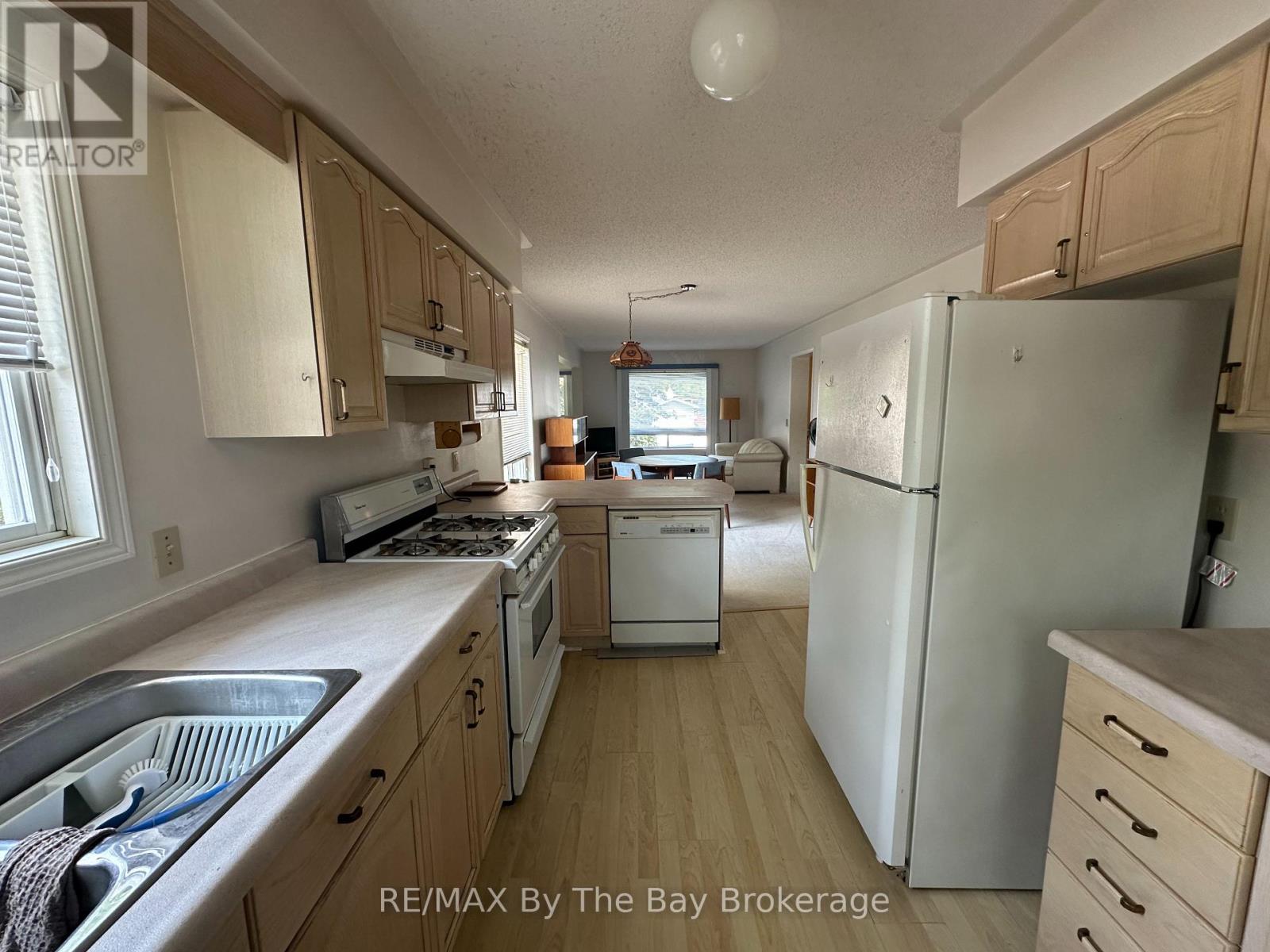 47 Dyer Drive, Wasaga Beach, Ontario  L9Z 1E2 - Photo 8 - S12293458