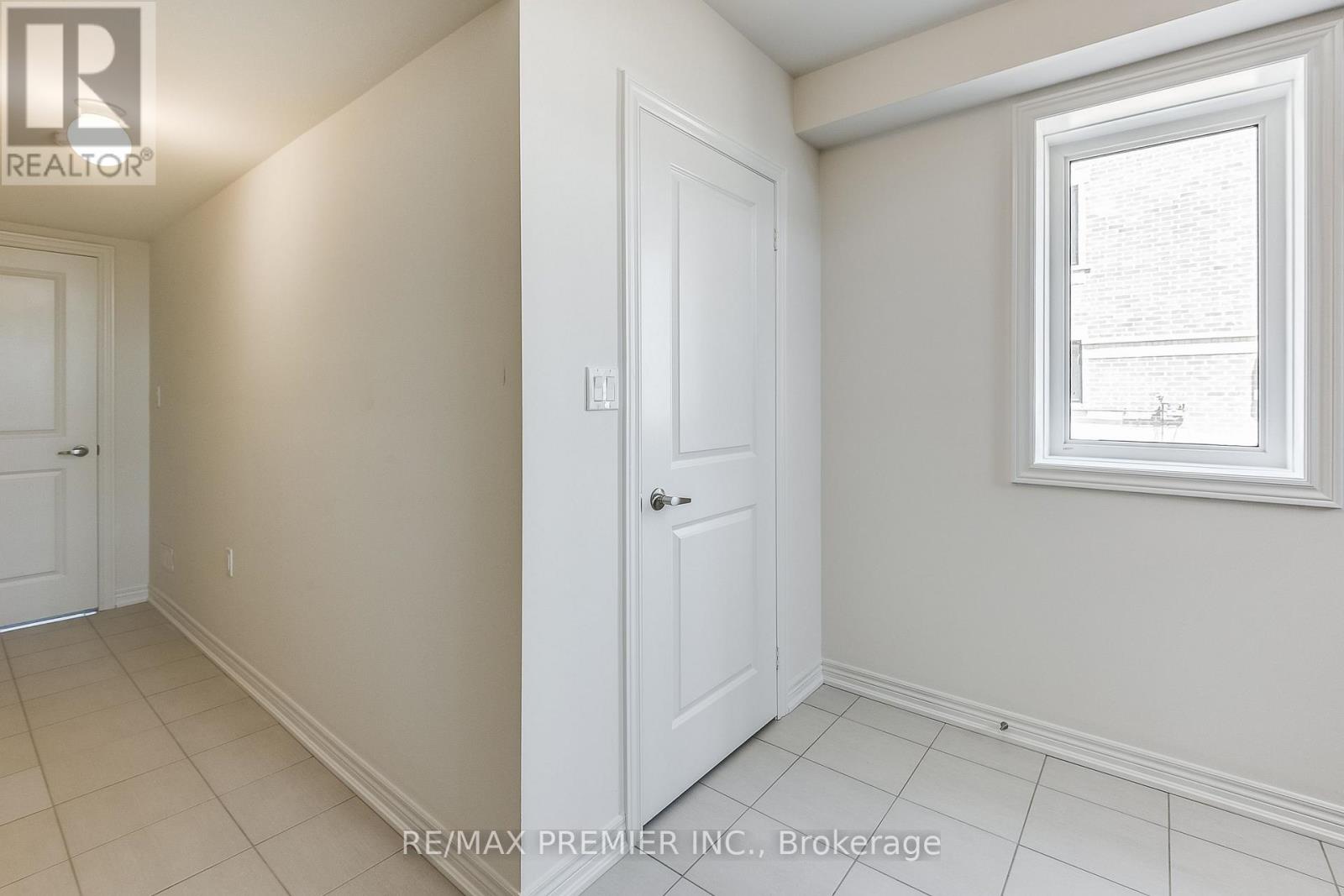 1220 Talisman Manor, Pickering, Ontario  L1X 0R9 - Photo 44 - E12293246