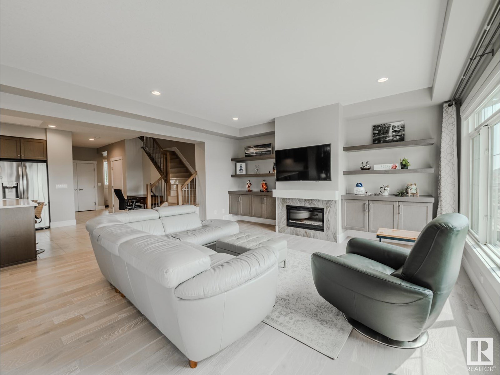 Property at 9756 222 ST NW image 3