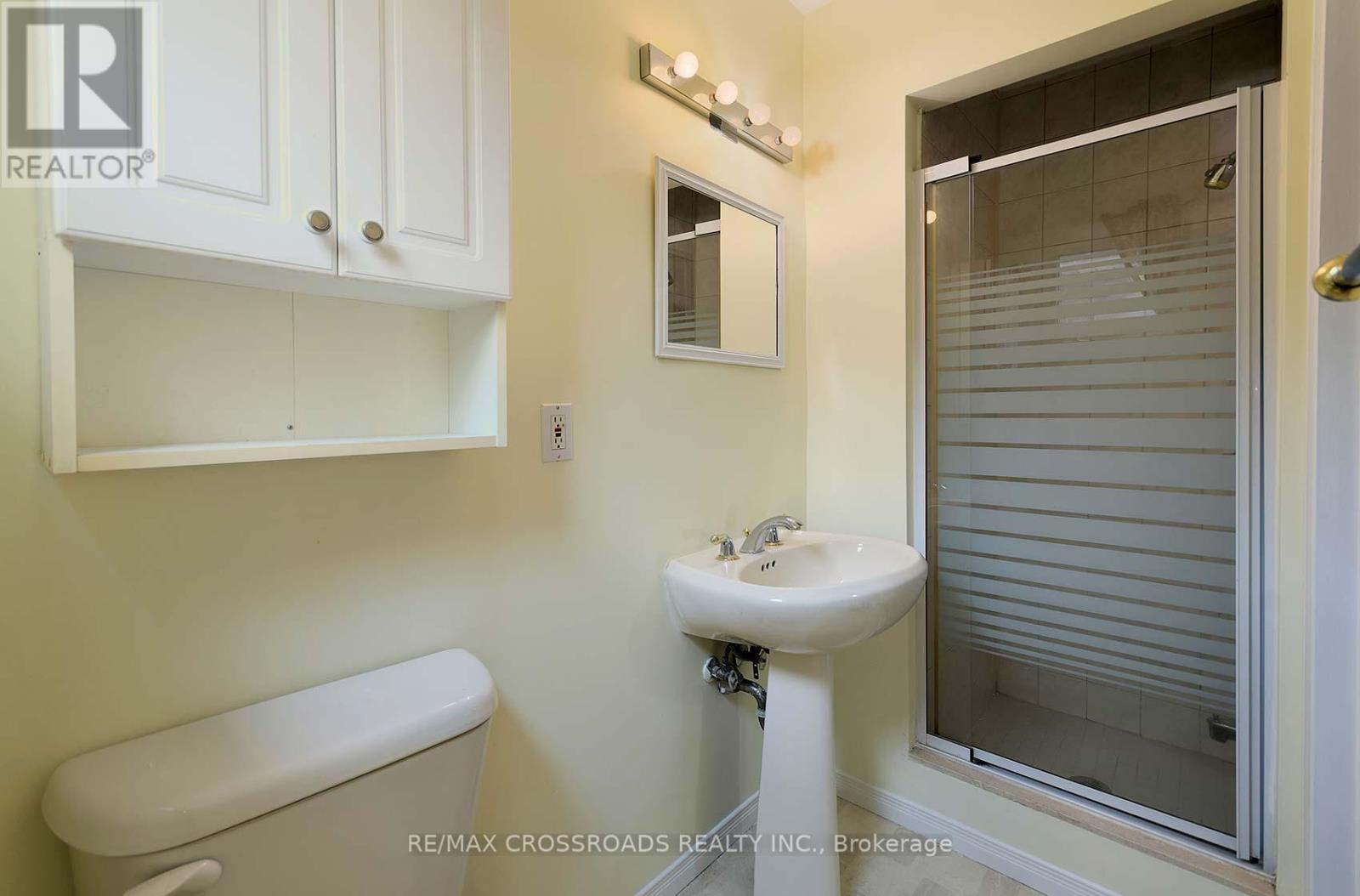 17 Brownridge Crescent, Toronto, Ontario  M9V 4M5 - Photo 20 - W12259078