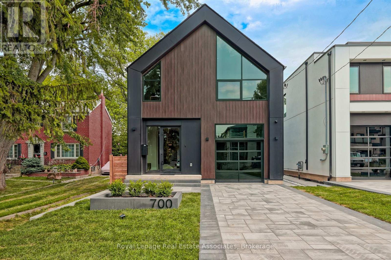 Property at 700 MONTBECK CRESCENT image 4
