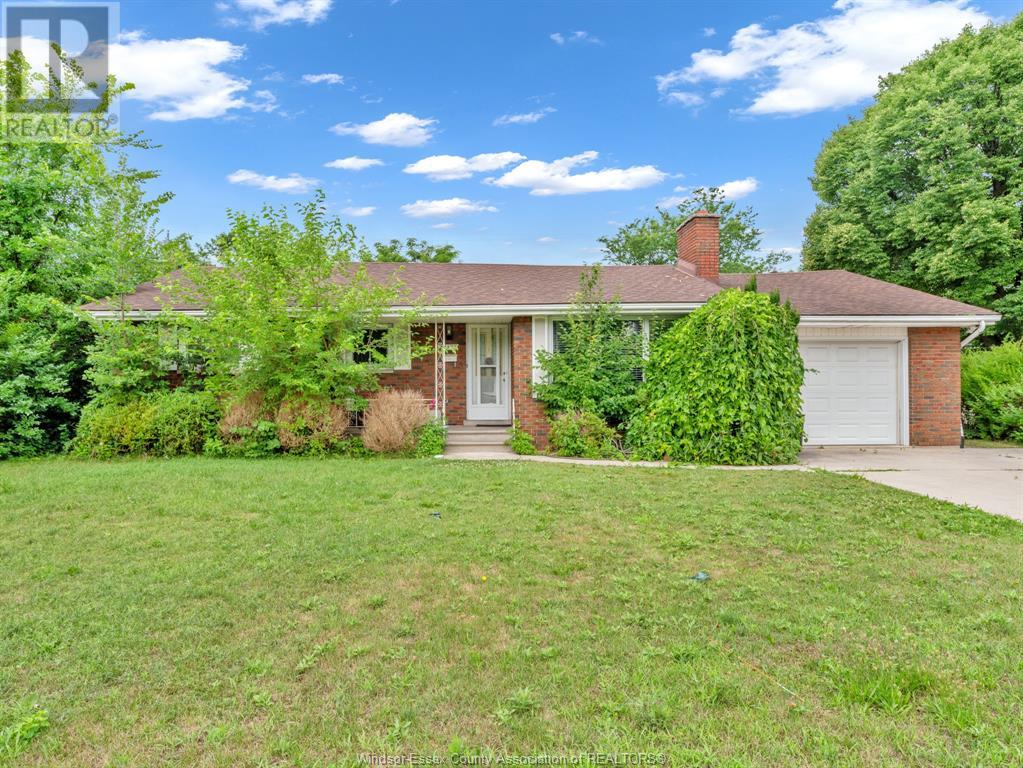 MLS# 25018276: 2405 MCKAY AVENUE, Windsor, Canada