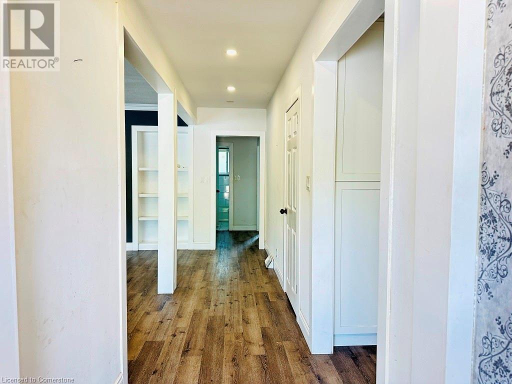 Property at 387 MARY Street N image 3