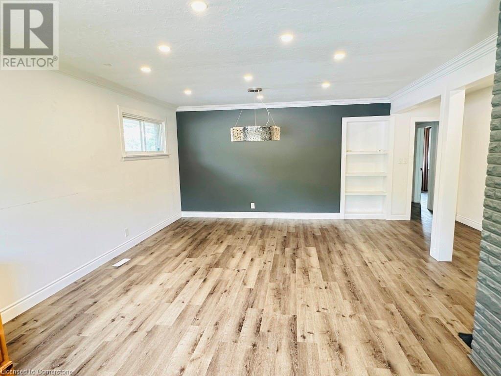 Property at 387 MARY Street N image 4