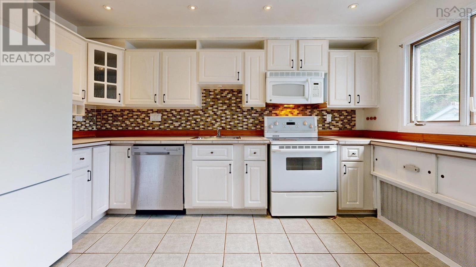 3681 High Street, Halifax Peninsula, Nova Scotia  B3K 4Y8 - Photo 13 - 202512141