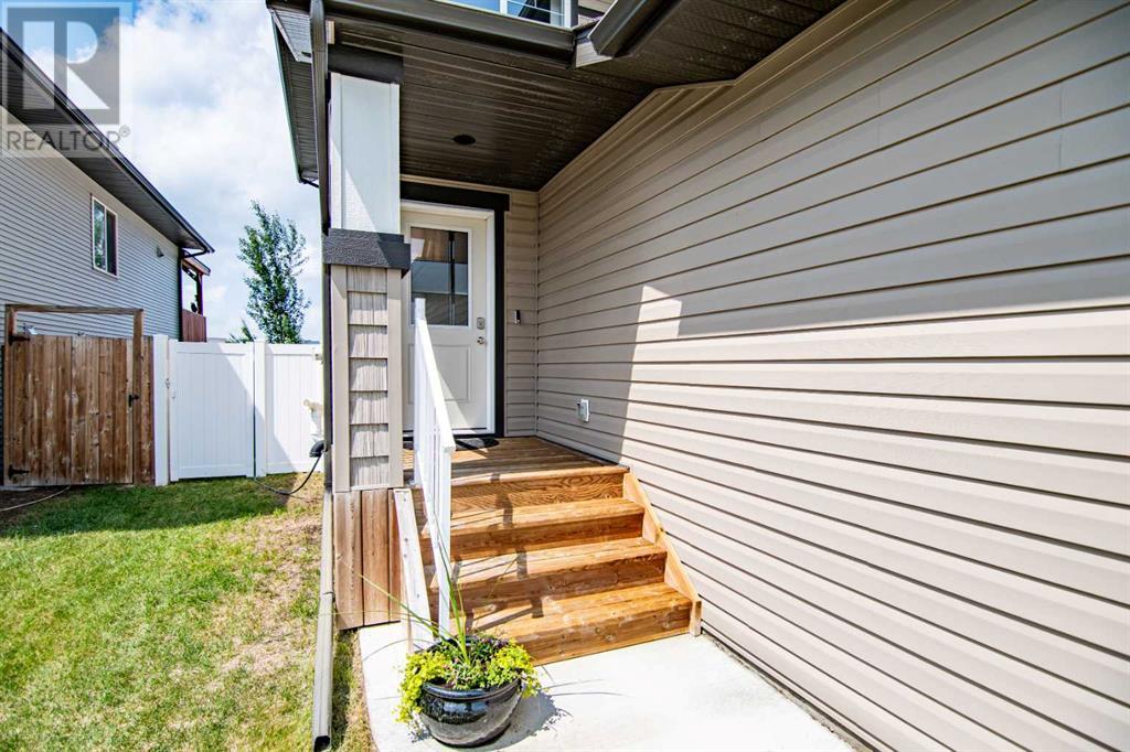 Property at 566 Robinson Avenue image 5