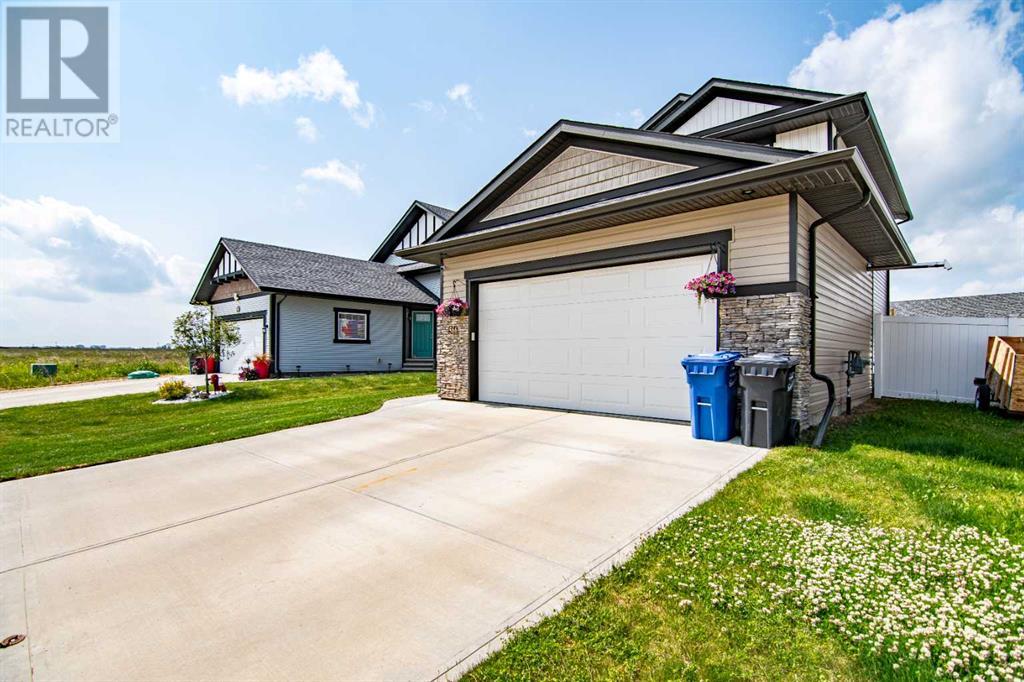 Property at 566 Robinson Avenue image 4