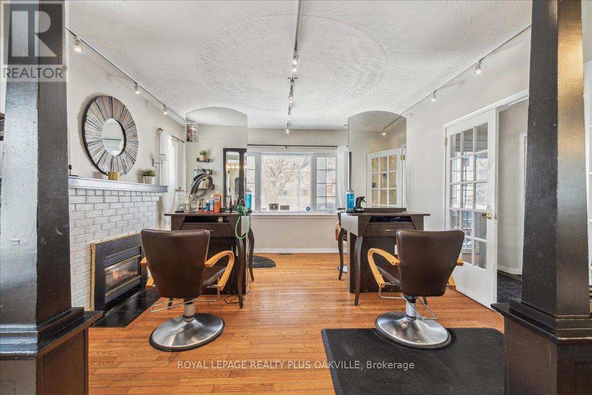 Property at 294 DUNDAS STREET E image 3