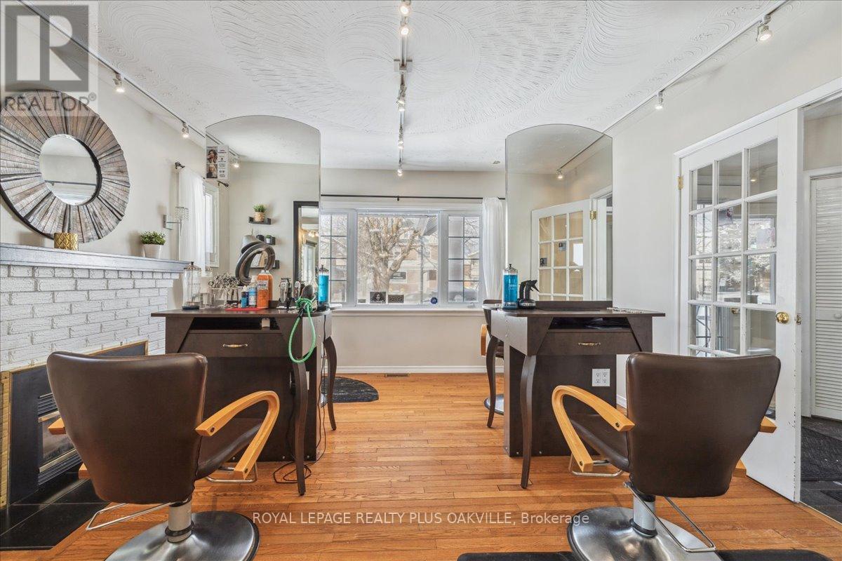 Property at 294 DUNDAS STREET E image 5