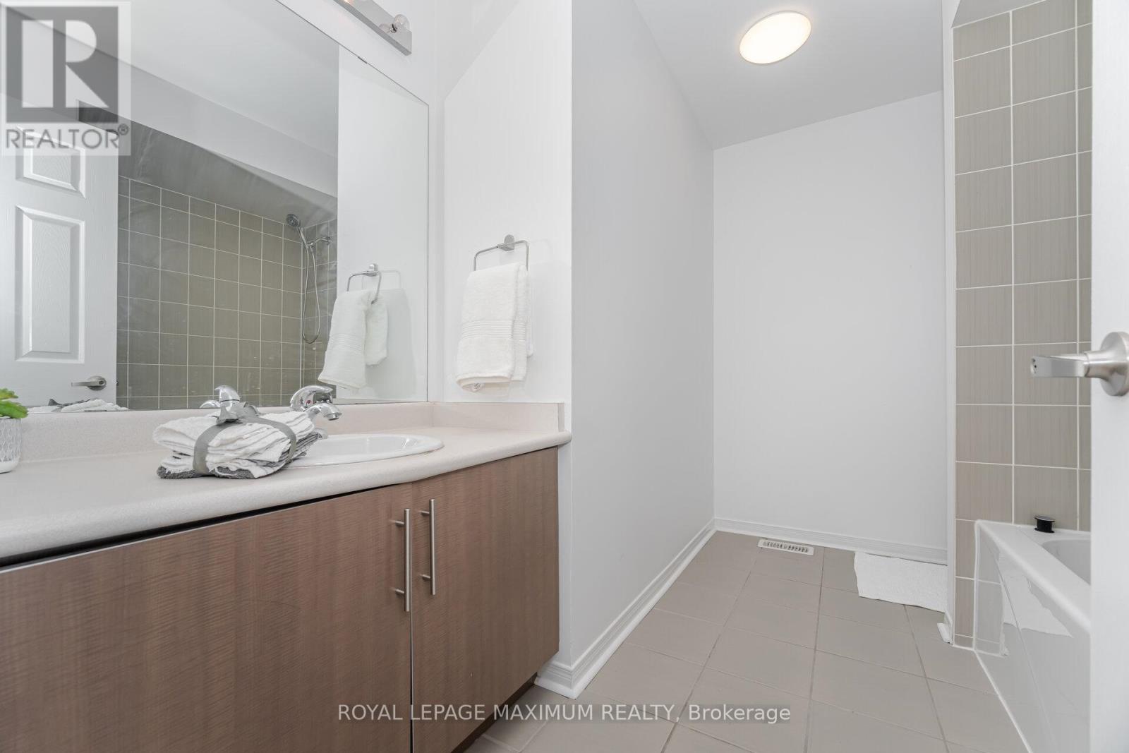 58 Gentile Circle, Vaughan, Ontario  L4H 1G4 - Photo 27 - N12169219