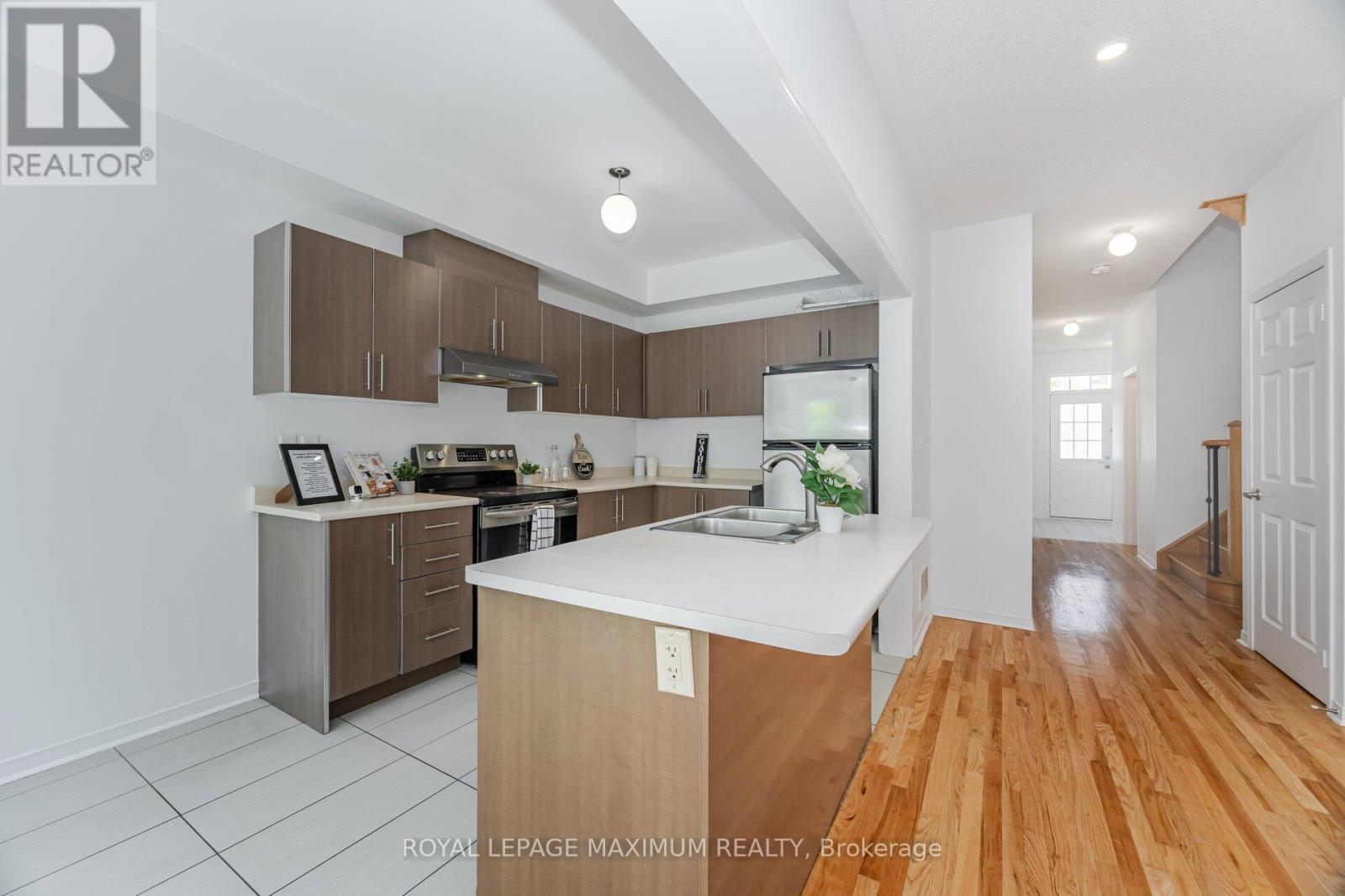 58 Gentile Circle, Vaughan, Ontario  L4H 1G4 - Photo 7 - N12169219