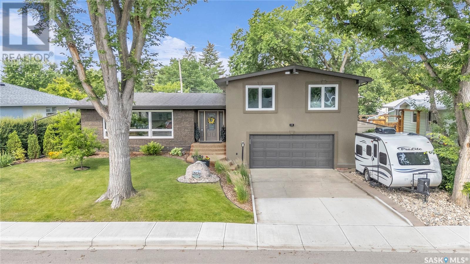 Property at 2520 MCTAVISH STREET image 2