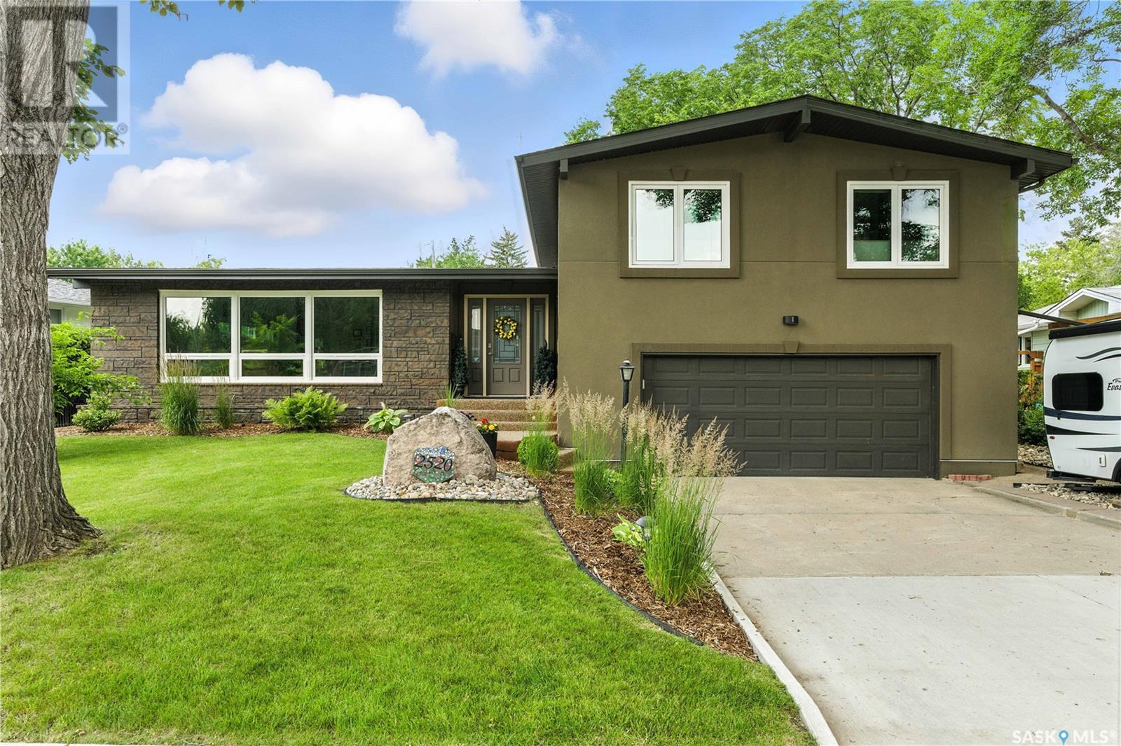 Property at 2520 MCTAVISH STREET image 1