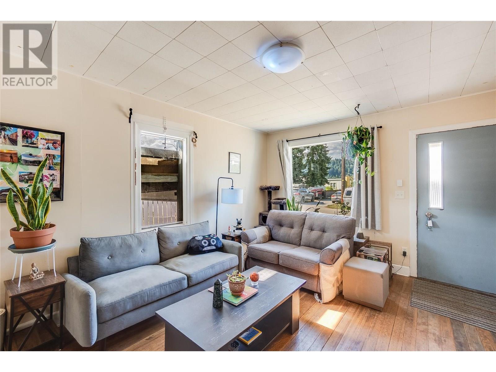 1216 1st Street, Castlegar, British Columbia V1N 1A2 - Photo 10 - 10355860