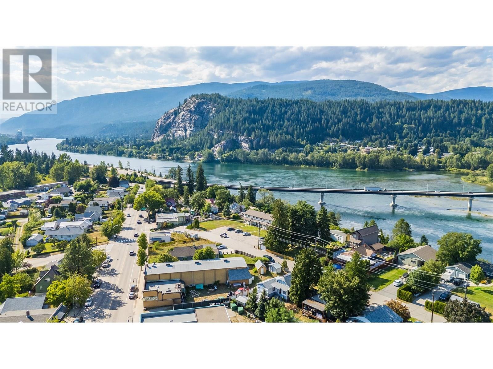 1216 1st Street, Castlegar, British Columbia V1N 1A2 - Photo 8 - 10355860