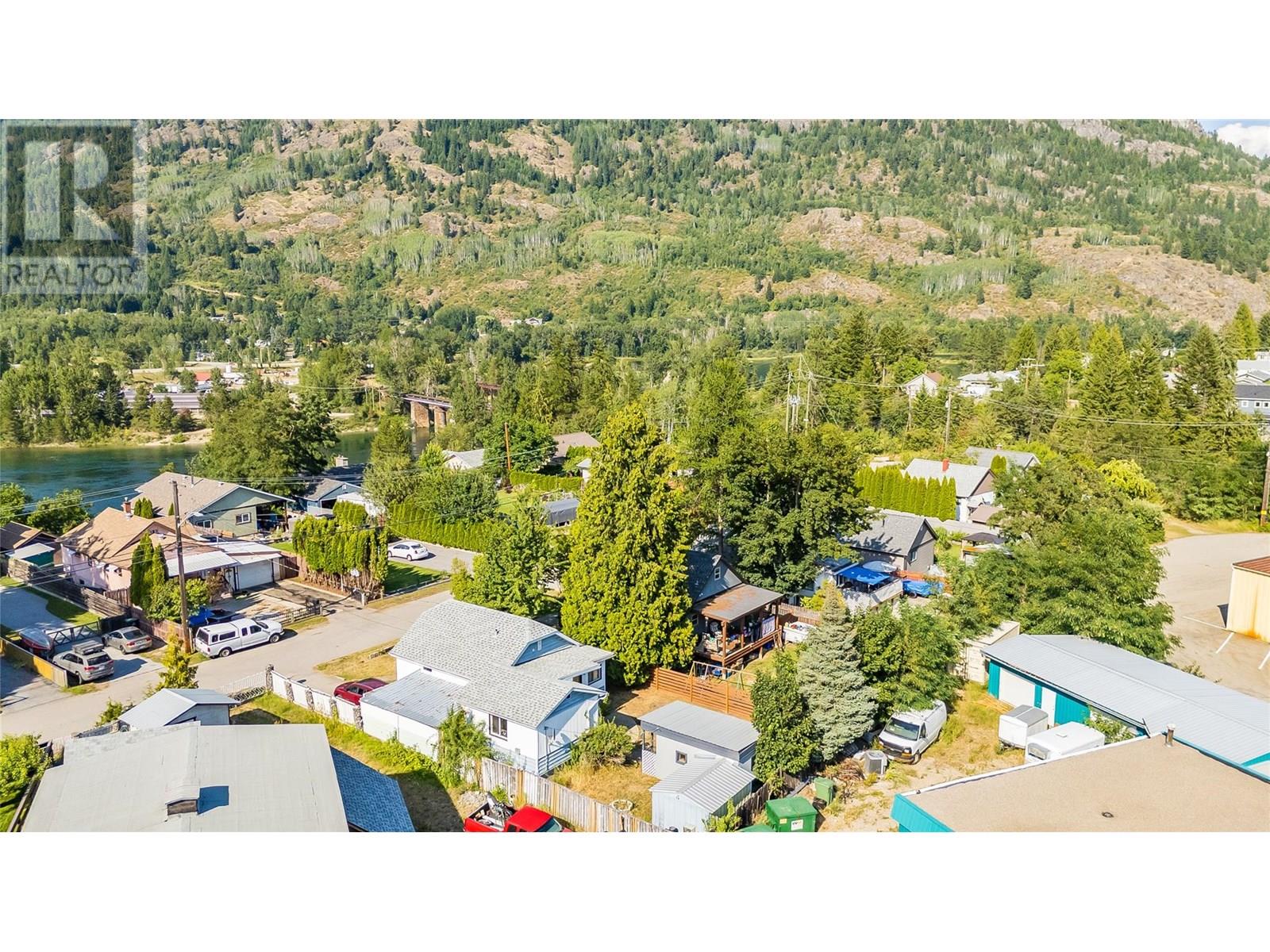 1216 1st Street, Castlegar, British Columbia V1N 1A2 - Photo 7 - 10355860