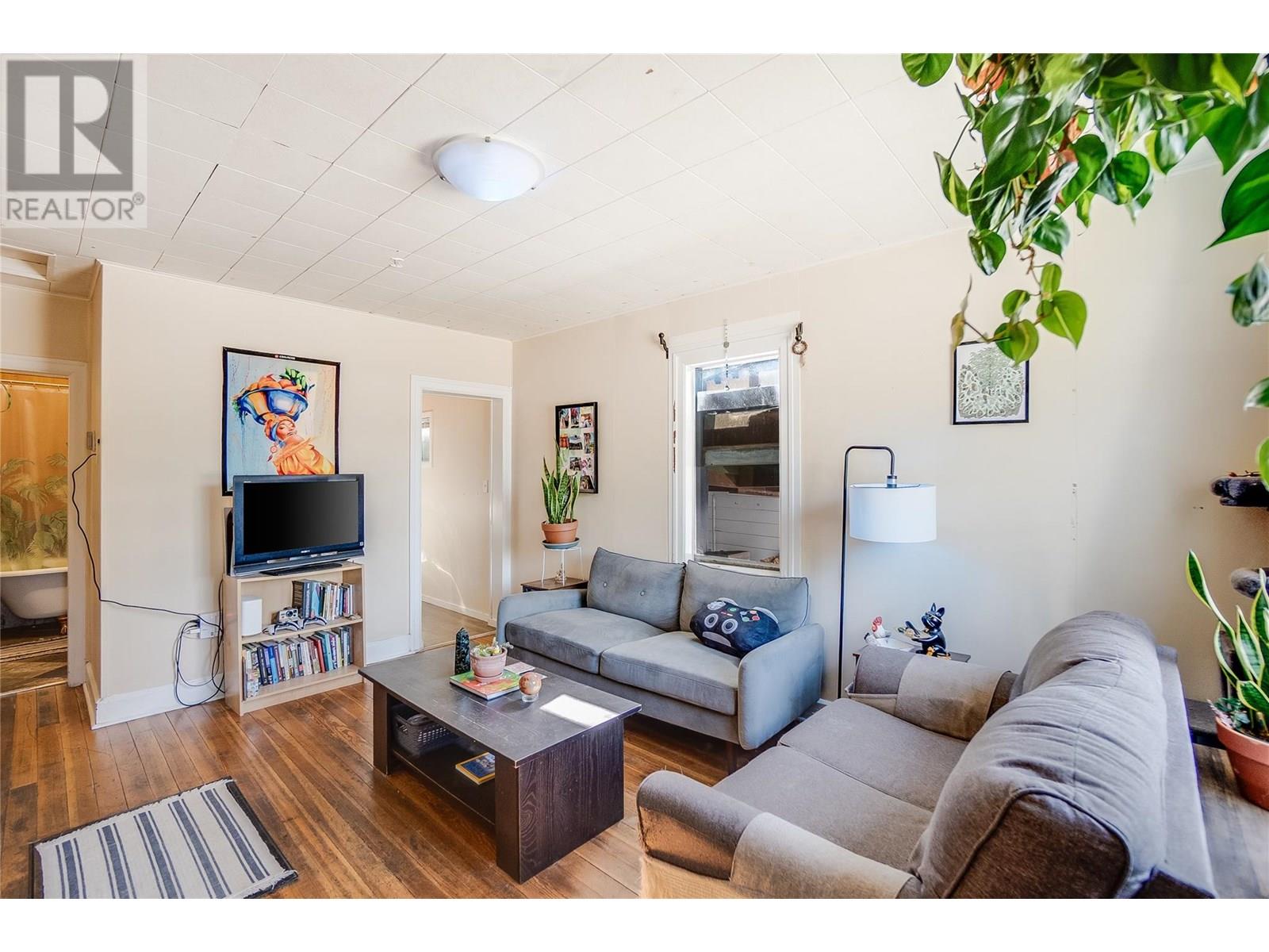 1216 1st Street, Castlegar, British Columbia V1N 1A2 - Photo 12 - 10355860